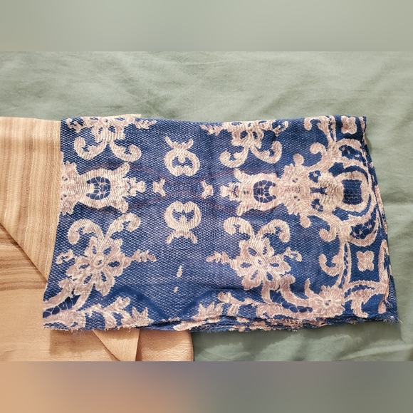 Set of 2 Scarves - Picture 3 of 3